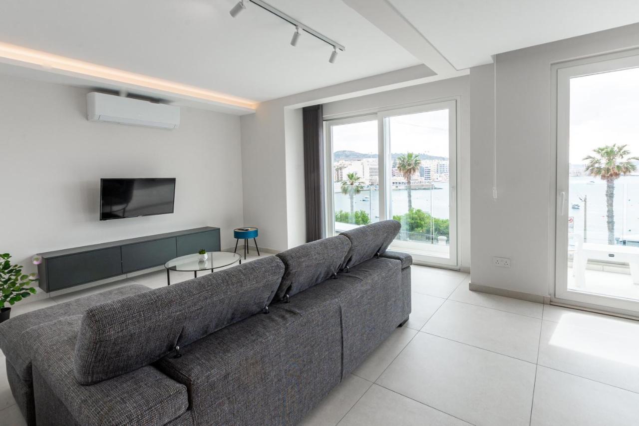 Seafront Luxury Apartment Сейнт Полс Бей Екстериор снимка