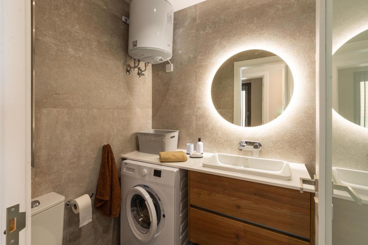Seafront Luxury Apartment Сейнт Полс Бей Екстериор снимка